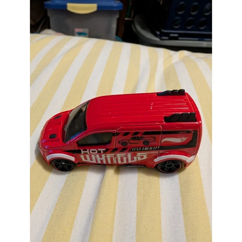 Hot Wheels 2014 Ford Transit Connect Red 1/64 Diecast Toy Van Car